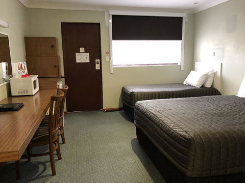 Roydons Motor Inn - Kawana Tourism 2