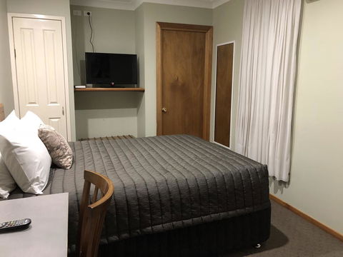 Roydons Motor Inn - Kawana Tourism 3