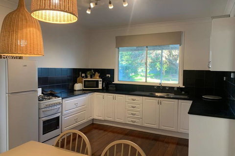 Salty Cottage Northam - Kawana Tourism 0