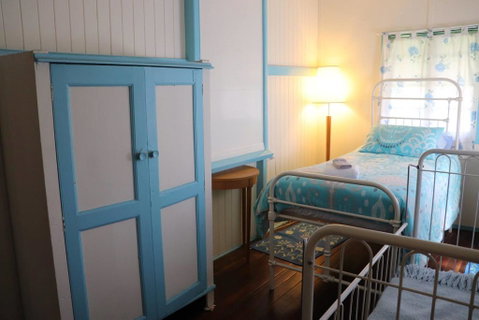 Samford Cottage - Kawana Tourism 3