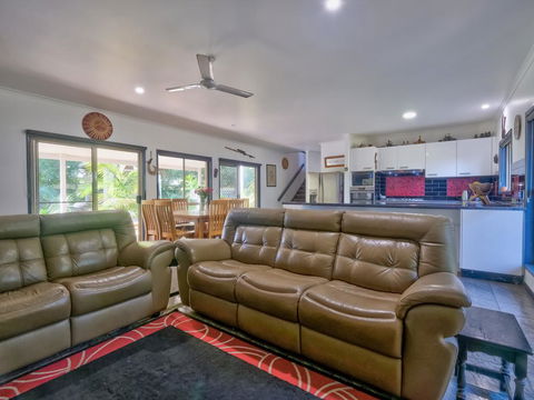 Sandy Feet Retreat Hervey Bay - Kawana Tourism 1