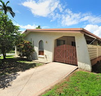 Seascape Holidays - 53 Reef Street - Kawana Tourism