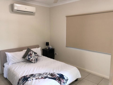 Secure 2 Bed Unit In Gray - Close Palmerston City - Kawana Tourism 1
