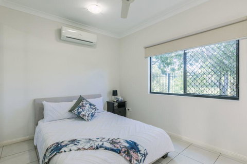 Secure 2 Bed Unit In Gray - Close Palmerston City - Kawana Tourism 2