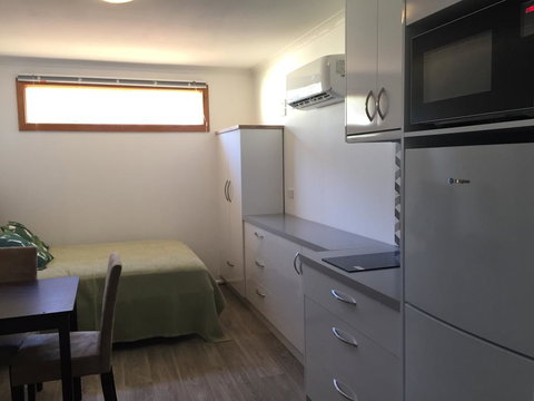Self Contained Cabin - Kawana Tourism 3
