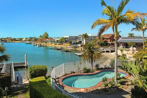 Serenity Waters 6 - Pristine 2 BDRM Apt With Water Views - Kawana Tourism 0