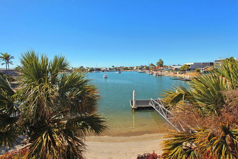 Serenity Waters 6 - Pristine 2 BDRM Apt With Water Views - Kawana Tourism 2