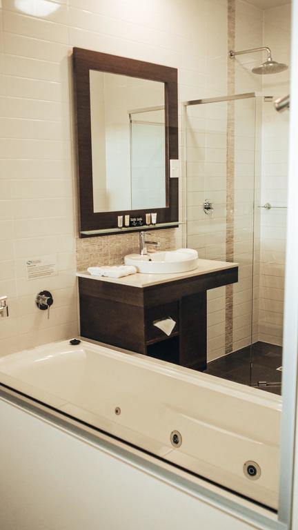 Sfera's Park Suites & Convention Centre - Kawana Tourism 3