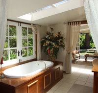 Shakespeare's Wilderness Chalet - Kawana Tourism