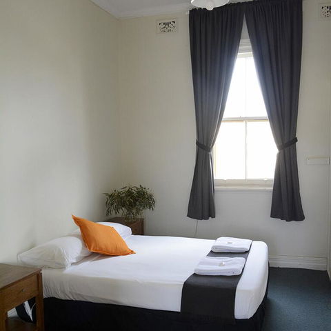 Shamrock Hotel Motel Temora - Kawana Tourism 2