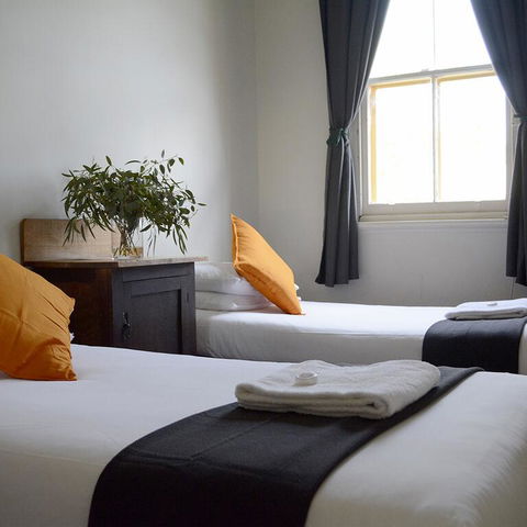 Shamrock Hotel Motel Temora - Kawana Tourism 1