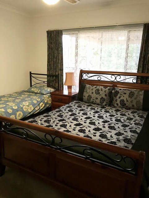 Short Stays At Janines - Kawana Tourism 3