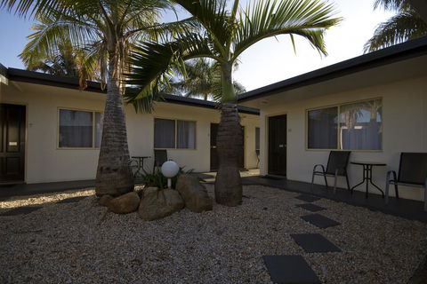 Silo Motor Inn - Kawana Tourism 3