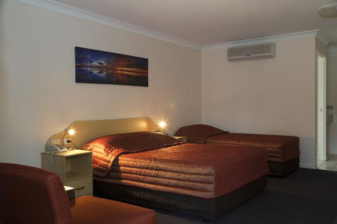 Silo Motor Inn - Kawana Tourism 1