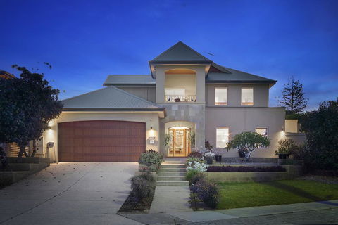 Sorrento Beach Bed & Breakfast - Kawana Tourism 0