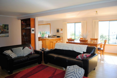 Spacious And Central To CBD - Kawana Tourism 0