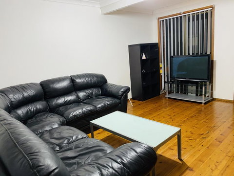 Spacious Townhouse In Wollongong - Kawana Tourism 1