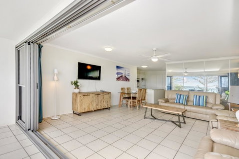 SPIN13- ESCAPE TO MOOLOOLABA - Kawana Tourism 1