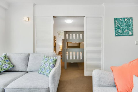 Spinnaker Apartments - Kawana Tourism 2