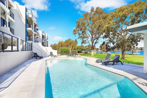 Spinnaker Quays - Kawana Tourism 0