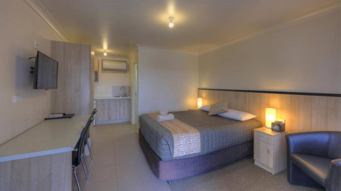 Starline Motor Inn - Kawana Tourism 0