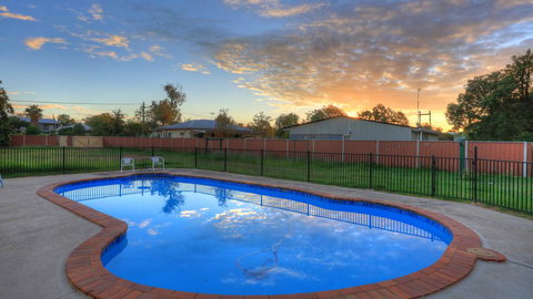 Starline Motor Inn - Kawana Tourism 1