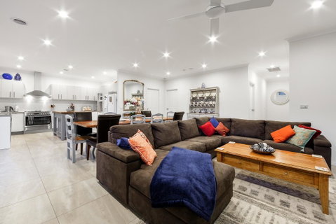 StayCentral - Rosanna Luxurious Mansion - Kawana Tourism 0