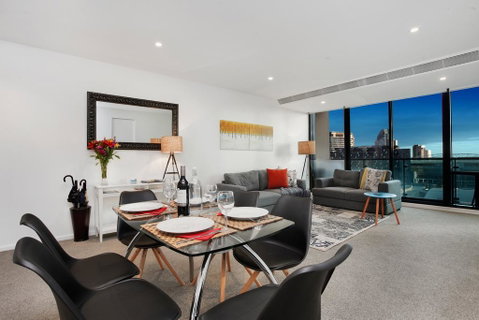StayCentral On Lonsdale - Kawana Tourism 0