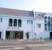 Stoke Beach House - Kawana Tourism