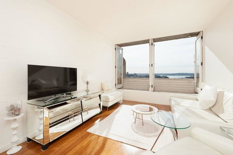Stunning Sydney Harbour Views - Kawana Tourism 0