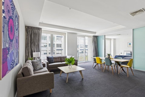 Stunning, Central Huge CBD Pad, Free WiFi, Netflix - Kawana Tourism 1