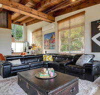 STYLISH  RELAXED LAKE HOME // NARRABEEN - Kawana Tourism