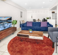 Stylish 2-Bed Apartment with Sweeping River Views - Kawana Tourism