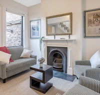 Stylish House - Moments to Kings Cross  City - Kawana Tourism