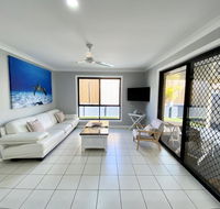 STYLISH RESIDENCE LARGE PRIVATE YARD - CLOSE TO DREAMWORLD - Kawana Tourism