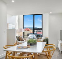 Stylish Townhouse - Kawana Tourism
