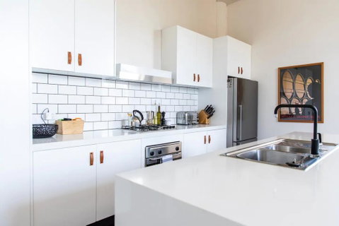 Stylish Warehouse Conversion In The Heart Of Fitzroy - Kawana Tourism 3