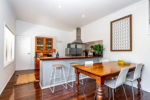 SUNSET BEACH SHACK On SURF - Kawana Tourism 2