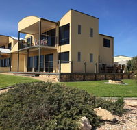 Sunset Cove Beach House - Kawana Tourism