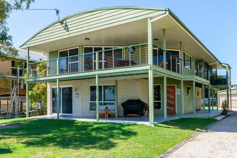Sunsets From Your Front Patio - Sylvan Beach Esp, Bellara - Kawana Tourism 0