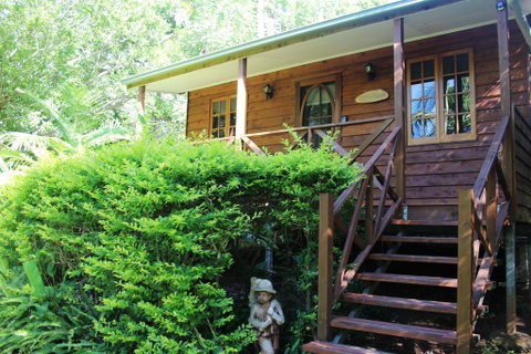 Sunshine Valley Cottages - Kawana Tourism 0