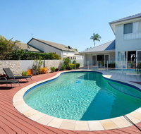 Super Sized Family Retreat With a Pool - Kawana Tourism