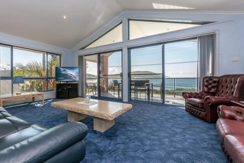 Tah Villa, 1/68 Marine Drive - Kawana Tourism 0