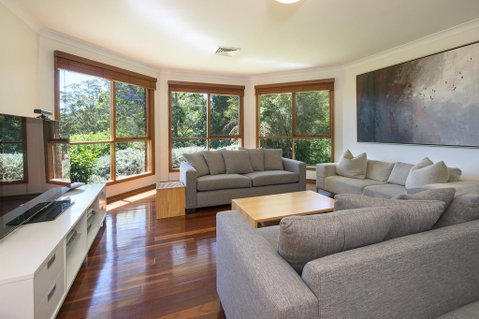 Taliesin - Beautiful 4 Bedroom Home With Amazing Views! - Kawana Tourism 3