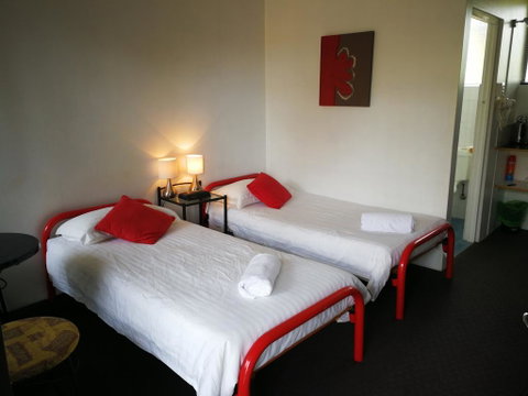 Tamar Cove Motel - Kawana Tourism 3