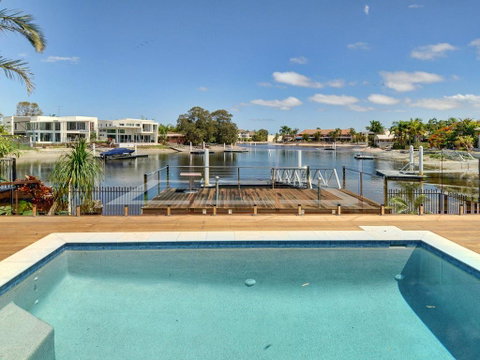 Tarcoola 49 - 4 BDRM Canal Home With Pool - Kawana Tourism 3