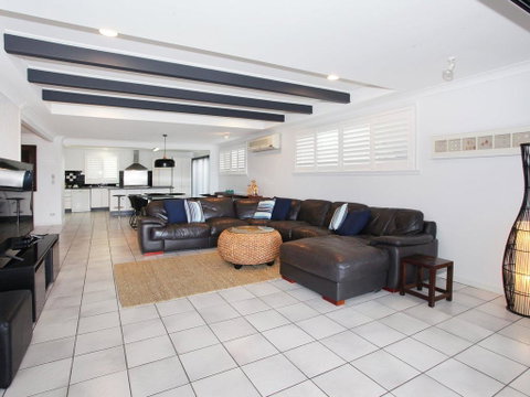Tarcoola 49 - 4 BDRM Canal Home With Pool - Kawana Tourism 1