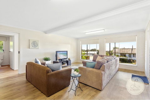 TASSIE SEASIDE SERENITY - L'Abode Accommodation - Kawana Tourism 1