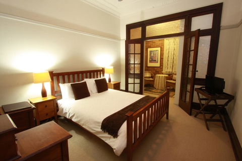 The Bank Guesthouse - Kawana Tourism 2