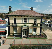 The Bank Guesthouse Glen Innes - Kawana Tourism